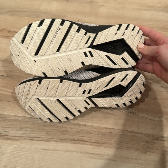 Brooks running shoes - Picture 4 of 6